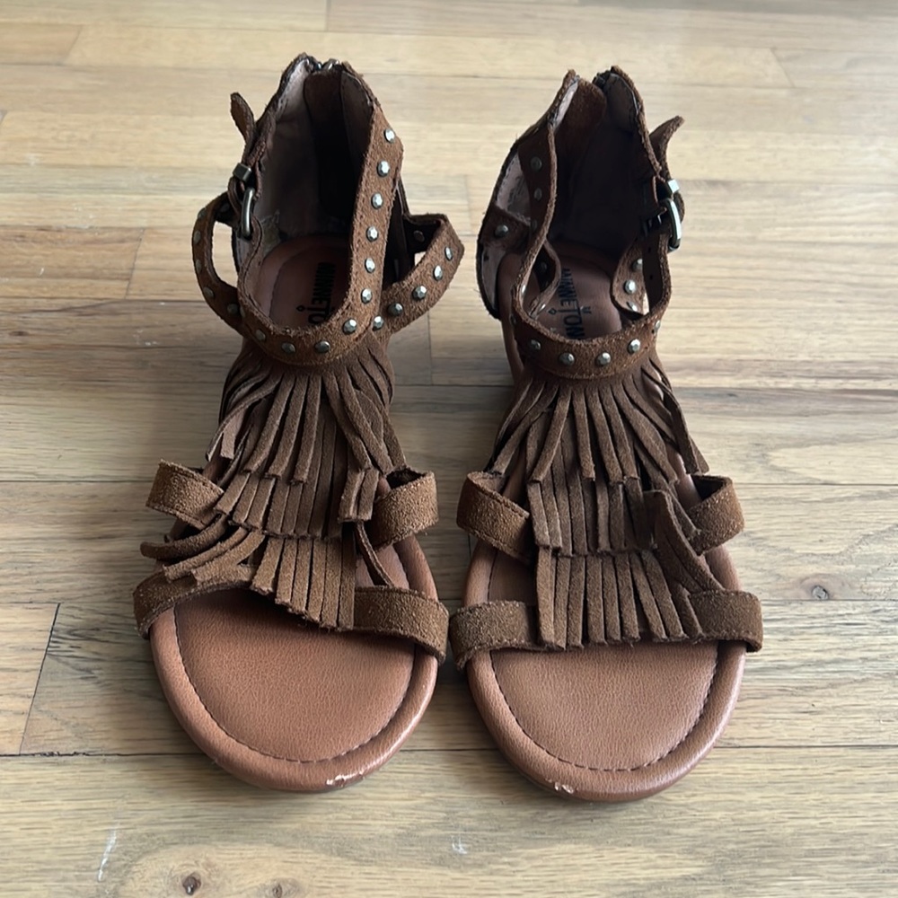 Minnetonka brown fringe sandals